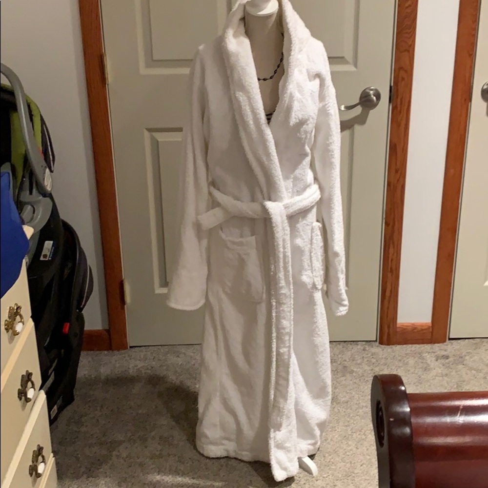 Victoria secret white bath robe size medium
